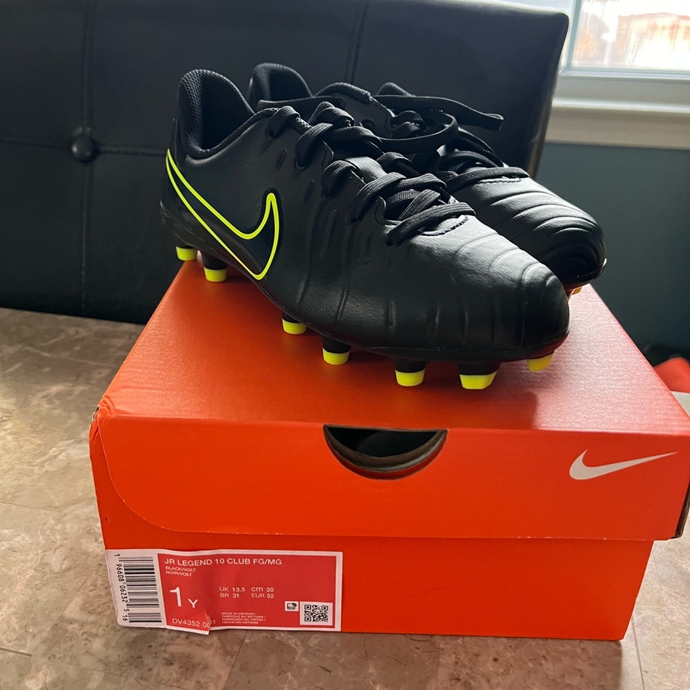 Nike Kids Black and Yellow Soccer Cleats